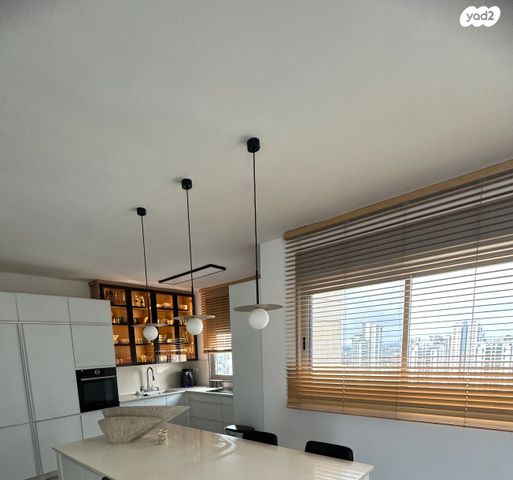 שדרות האלונים 7