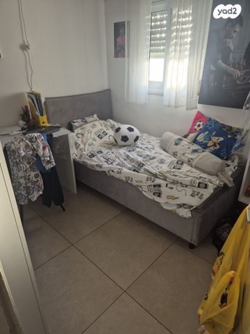 שדרות השושנים 9