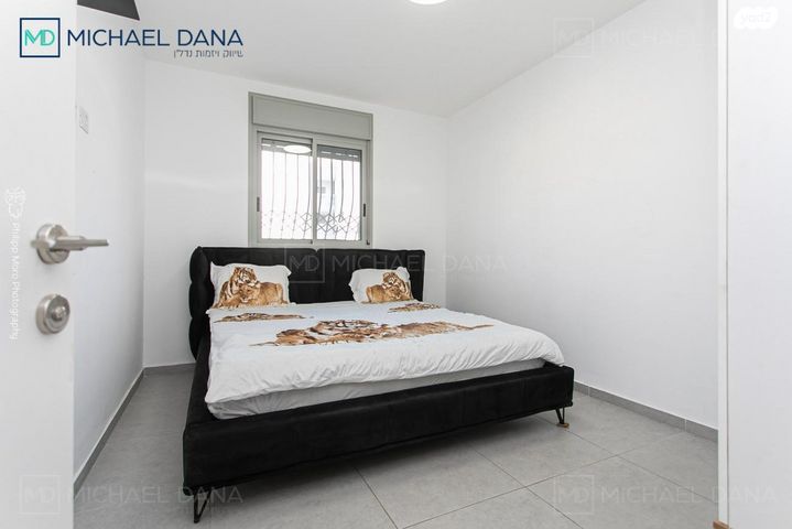 מודעת נכס, החותרים, טירת כרמל