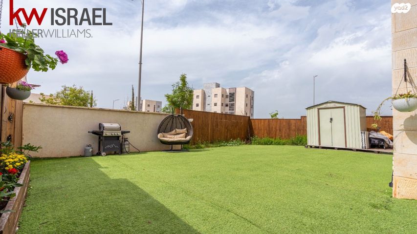 דירת גן, אבני חן, חריש