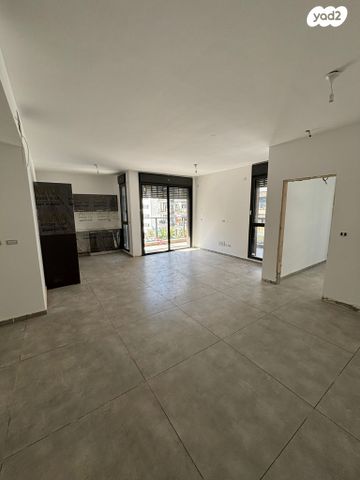 מודעת נכס, גולומב, ארלוזורוב, גבעתיים