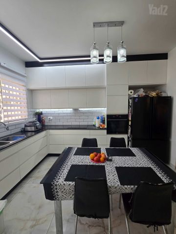 כנפי נשרים 24