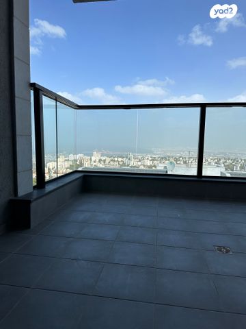 מודעת נכס, עמירם חרלף, אחוזה, חיפה