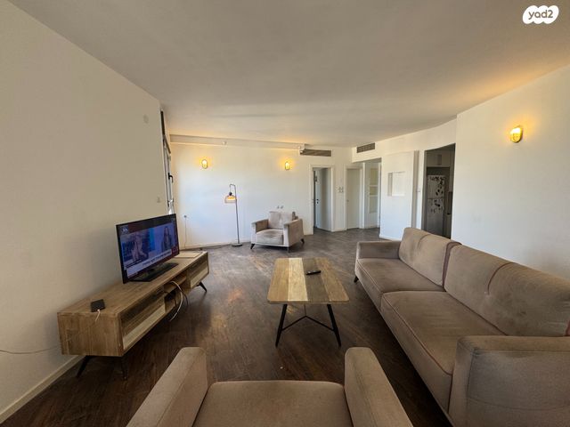 נחלת יצחק 18