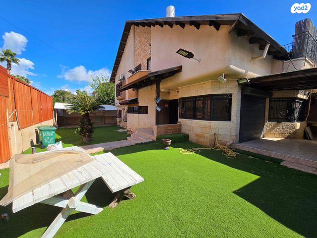 אפרים לוזון 26