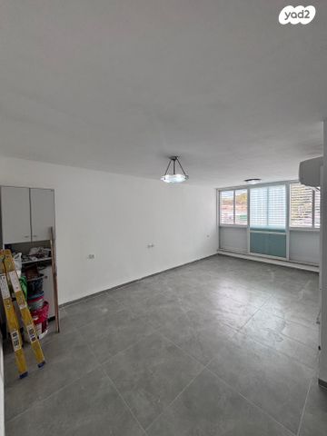 מודעת נכס, קדיש לוז, קרית מוצקין