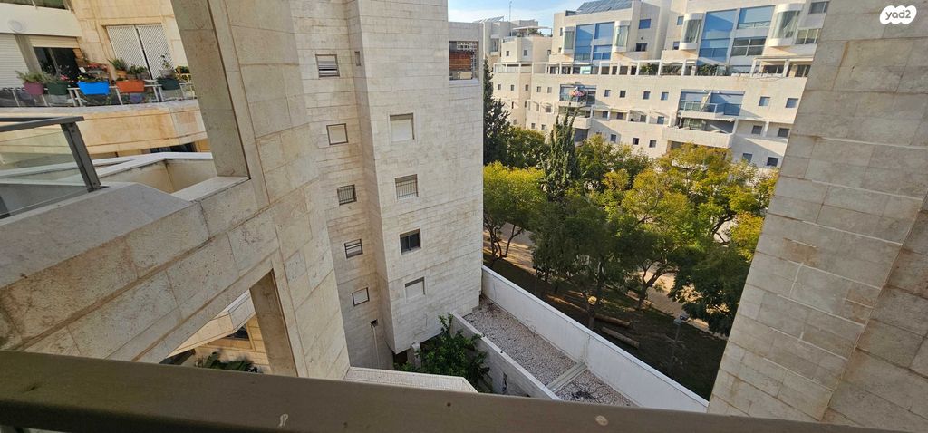 לוין קיפניס 6