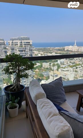 ניסים אלוני 