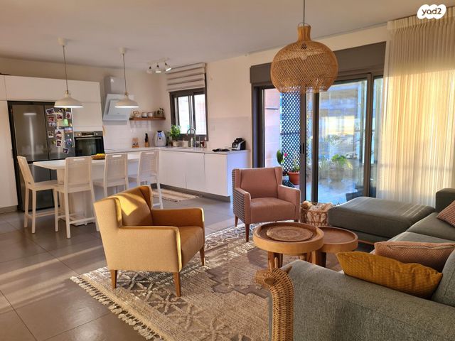 שושנה דמארי 3