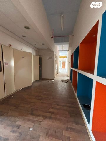 חנויות/ שטח מסחרי