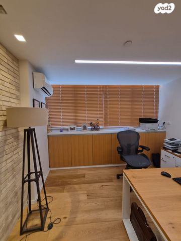 דרך מנחם בגין 74