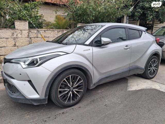 מודעת רכב טויוטה C-HR