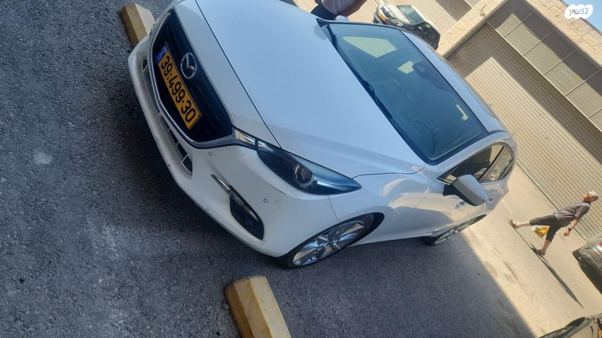 מודעת רכב מאזדה 3