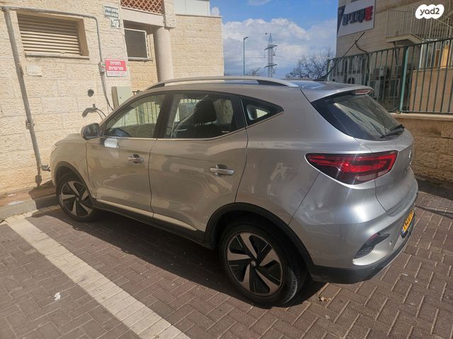 מודעת רכב אם ג'י ZS