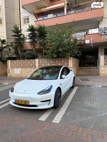 מודעת רכב טסלה מודל 3