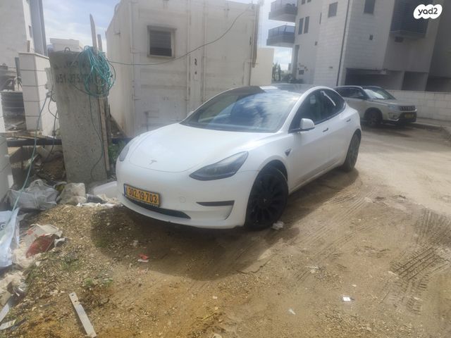 מודעת רכב טסלה מודל 3