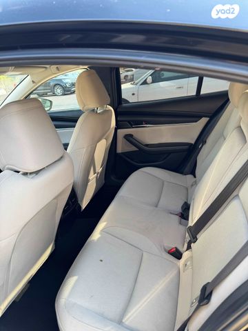 מודעת רכב מאזדה 3