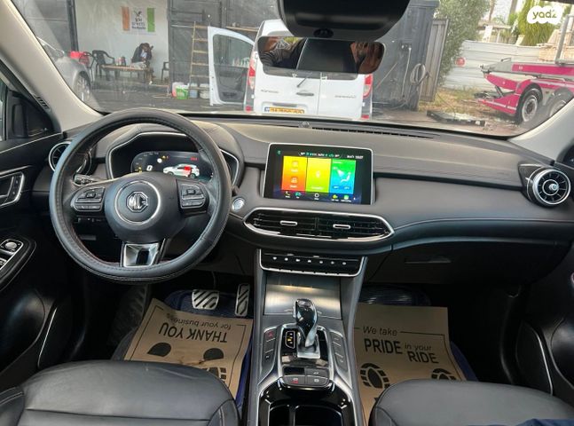 מודעת רכב אם ג'י EHS PHEV