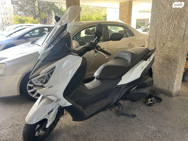 מודעת רכב סאן יאנג ג'וי-מקס Z-250