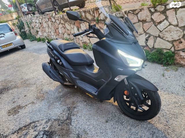 מודעת רכב סאן יאנג ג'וי-מקס Z-250