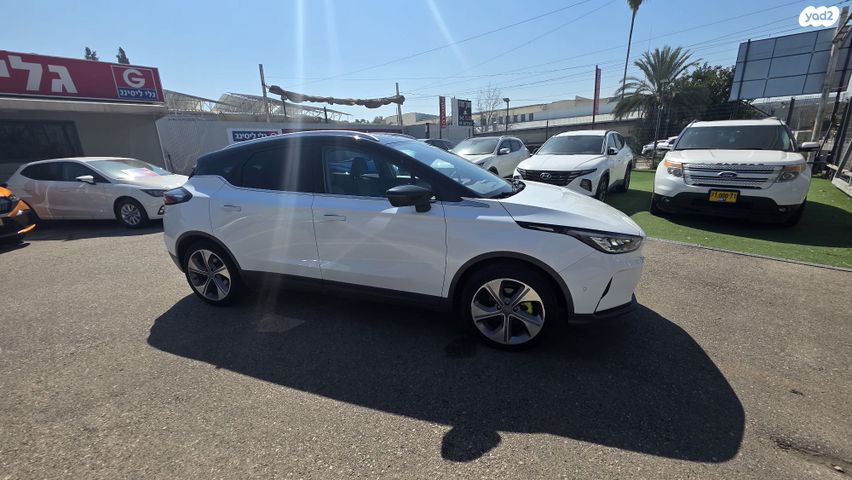 מודעת רכב ג׳ילי Geometry C 2