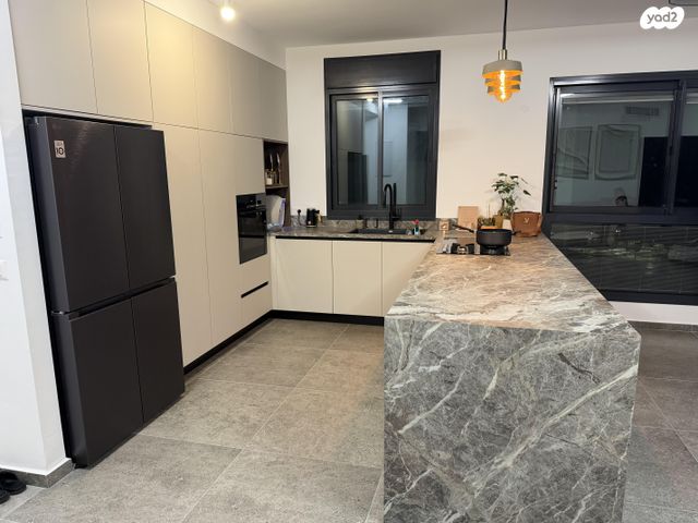 יהורם גאון 4