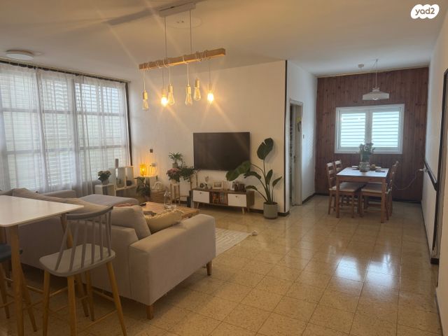 מודעת נכס, הרצליה