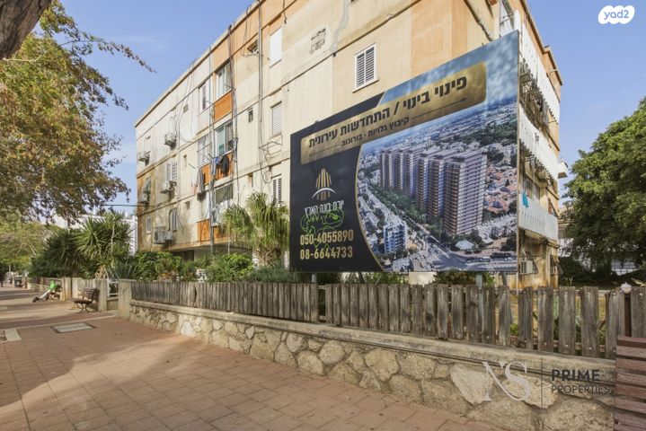 קיבוץ גלויות 21