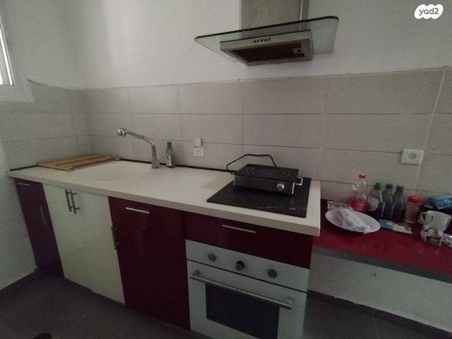 מודעת נכס, מדרגות שפינוזה, הדר עליון, חיפה