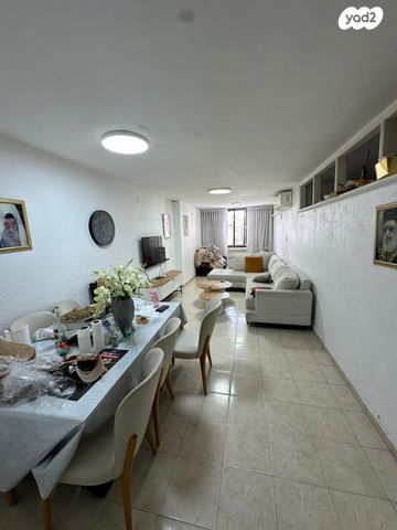 רבקה ומרדכי גובר 4