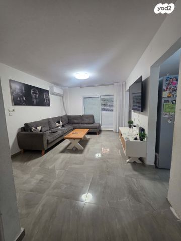 דירה, מלכי ישראל, קרית גת