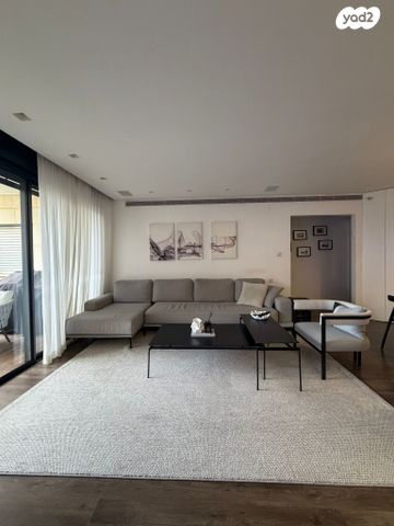 מודעת נכס, עוזי חיטמן, קרית אילון, חולון