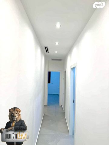 אריאל שרון 23