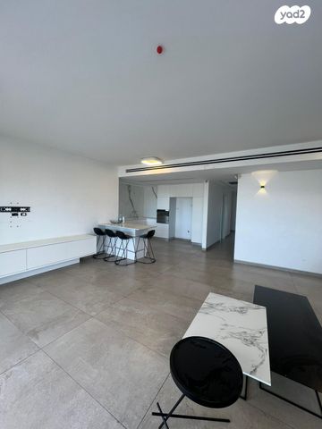 הגוש הגדול, רמת אביב החדשה, נופי ים