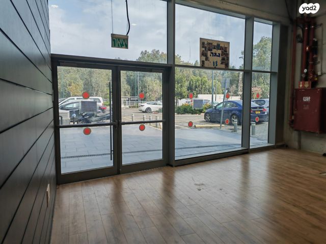 חנויות/ שטח מסחרי