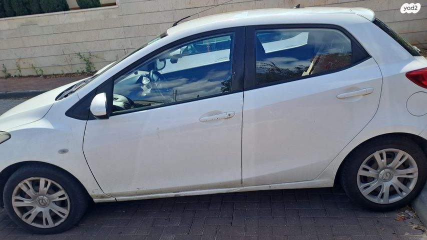 מודעת רכב מאזדה 2