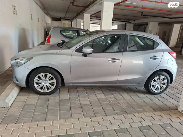 מודעת רכב מאזדה 2