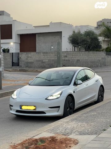 מודעת רכב טסלה מודל 3