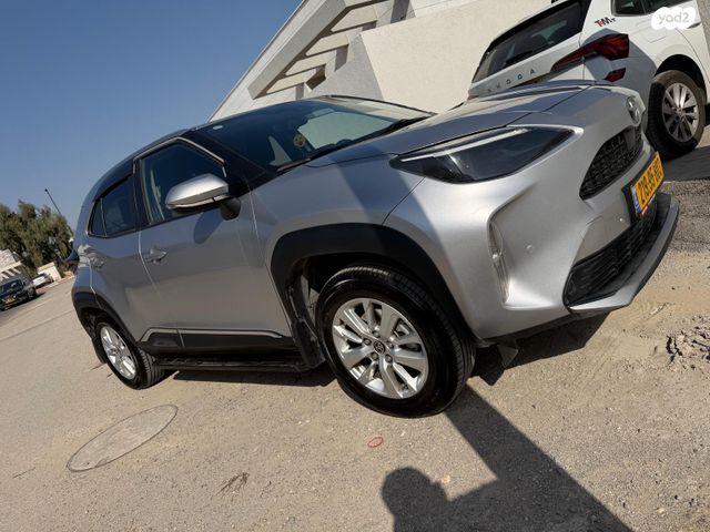 מודעת רכב טויוטה יאריס קרוס