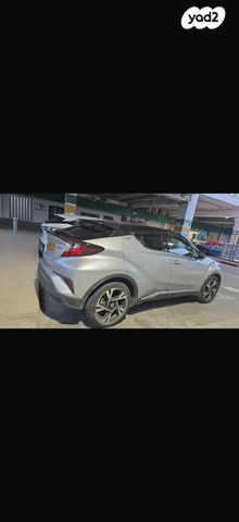 מודעת רכב טויוטה C-HR
