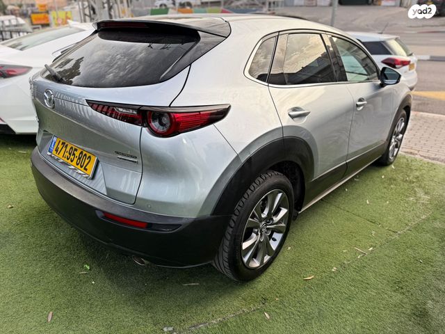 מודעת רכב מאזדה CX-30