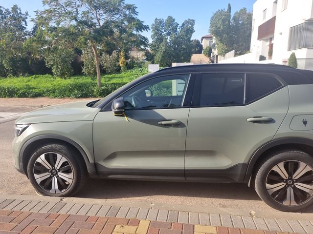 מודעת רכב וולוו XC40