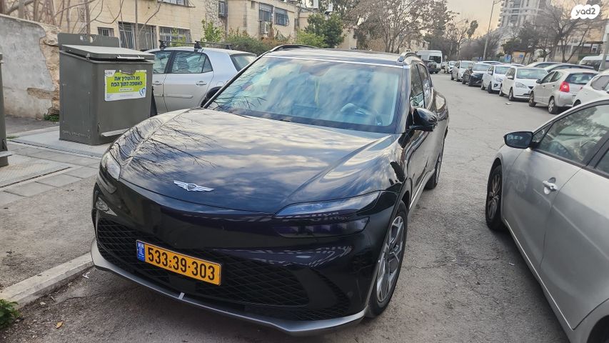 מודעת רכב ג'נסיס GV60
