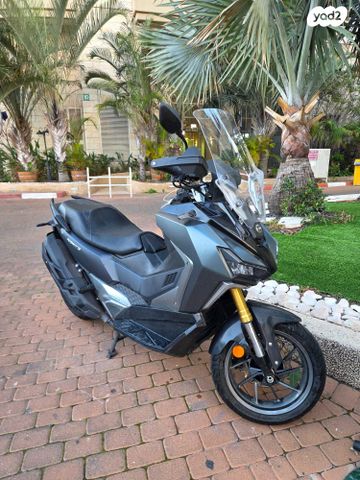 מודעת רכב סאן יאנג ADX400