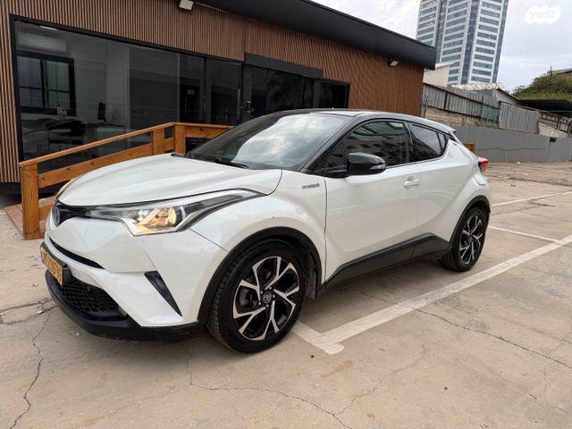 מודעת רכב טויוטה C-HR