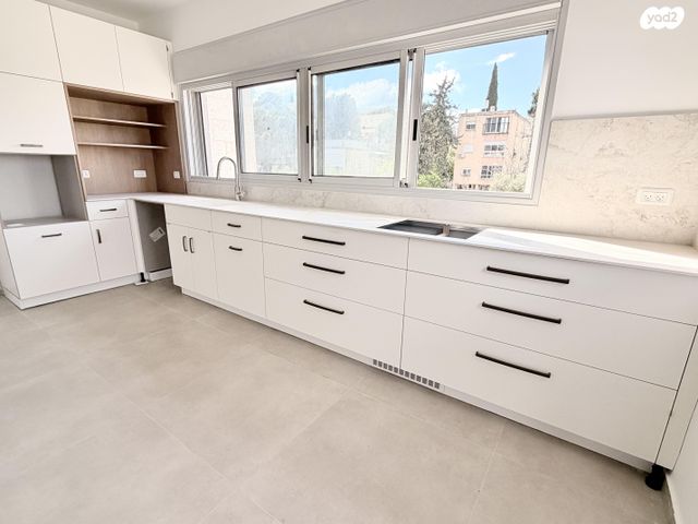 בנימין ד'ישראלי 30