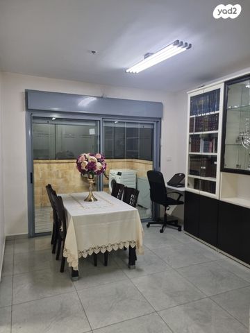 אברהם שפירא 