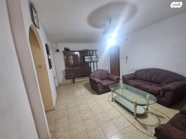 לאה גולדברג 6