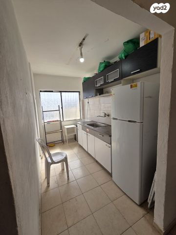 מודעת נכס, שרת, שז"ר / דקר, טירת כרמל