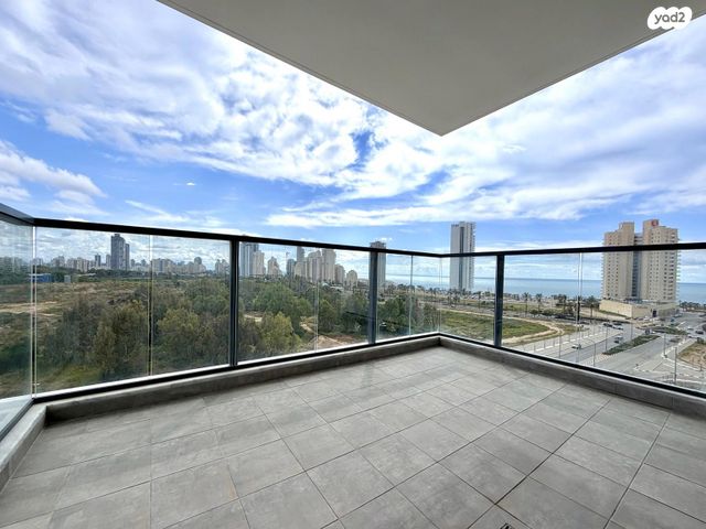 אמנון ליפקין שחק 